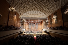 Joshua Bell Performs with Sofia Philharmonic in Sofia's Bulgaria Hall