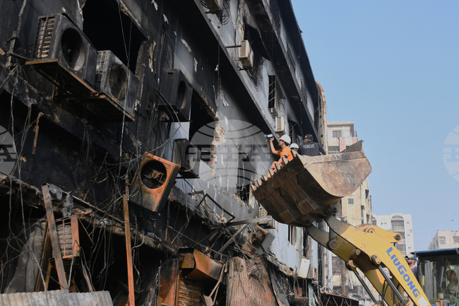 Pakistan Shopping Plaza Fire