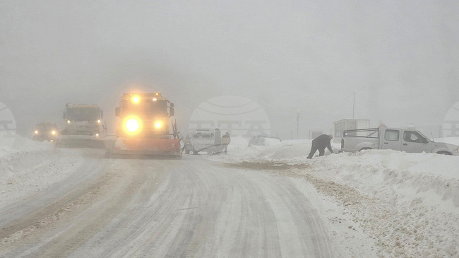 Всички пътища в Монтанско са проходими, 35 машини са обработвали шосетата през нощта срещу заледяване