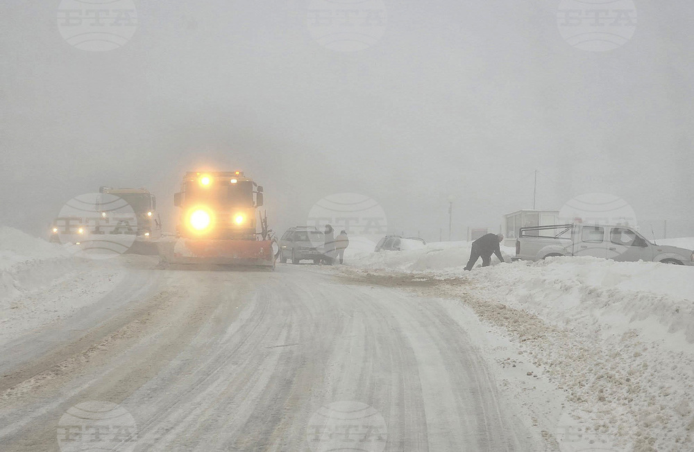 Всички пътища в Монтанско са проходими, 35 машини са обработвали шосетата през нощта срещу заледяване