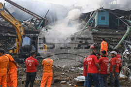 Pakistan Shopping Plaza Fire