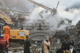 Pakistan Shopping Plaza Fire