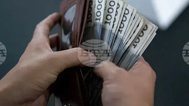 КАБАР: Средната месечна брутна заплата в Киргизстан за 2025 г. е достигнала 42 954 сома (приблизително 420 евро)