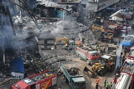 APTOPIX Pakistan Shopping Plaza Fire