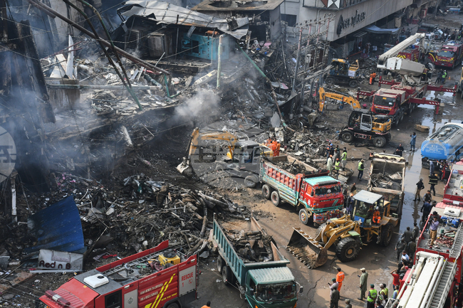 APTOPIX Pakistan Shopping Plaza Fire