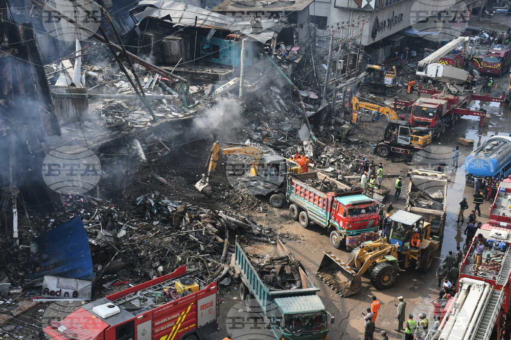 APTOPIX Pakistan Shopping Plaza Fire