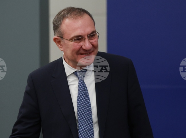 Още над 200 души с увреждания ще получат иновативни помощни средства, обяви социалният министър в оставка Борислав Гуцанов