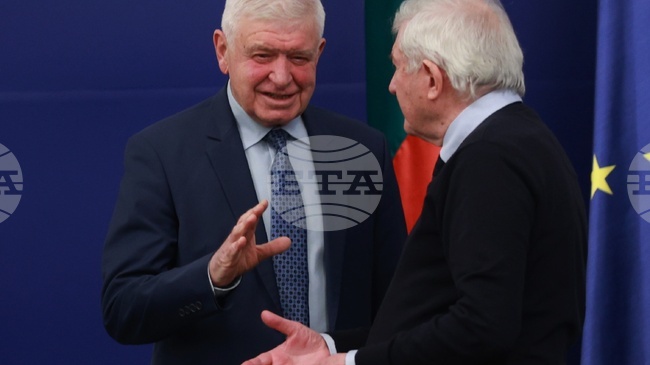 Полагаме усилия за 5% индексация на доходите в бюджетната сфера този месец, но според мен ще стане през февруари, каза зам.-министър Кирил Ананиев 