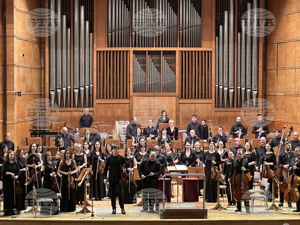 Joshua Bell Performs with Sofia Philharmonic in Sofia's Bulgaria Hall