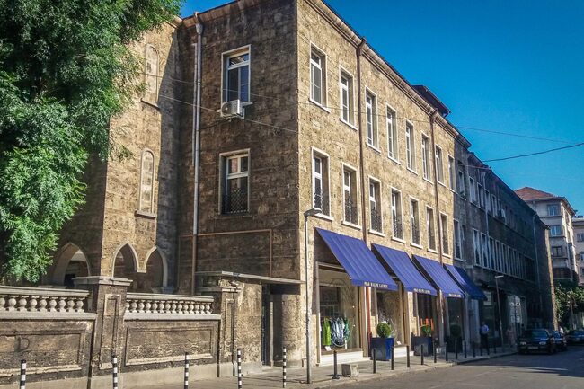 Свещеникът Владимир Дойчев от храм „Св. Наум Охридски“ не рекламира стоки и услуги в медиите и в социалните мрежи, съобщават от Софийската митрополия