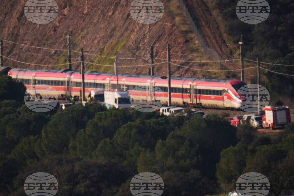 Синдикатът на испанските машинисти е предупредил жп оператора за повреда на релсите на мястото на влаковата катастрофа, се казва в писмо