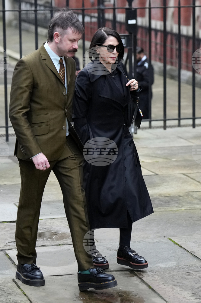 В рамките на делото срещу "Дейли мейл", заведено заедно с принц Хари, актрисата Сейди Фрост каза, че е имало „награда за главата й“