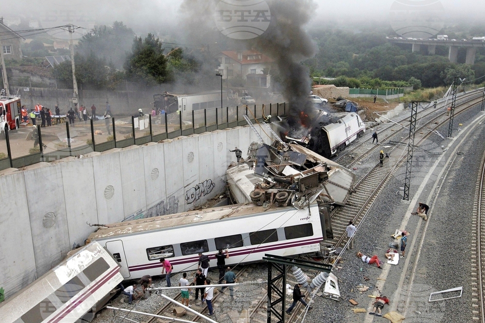 Spain Train Crash Glance