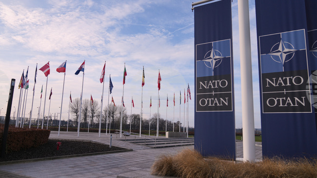 Конвой от кораби на военноморските сили на страни членки на НАТО акостира в испанско пристанище за провеждане на учения 