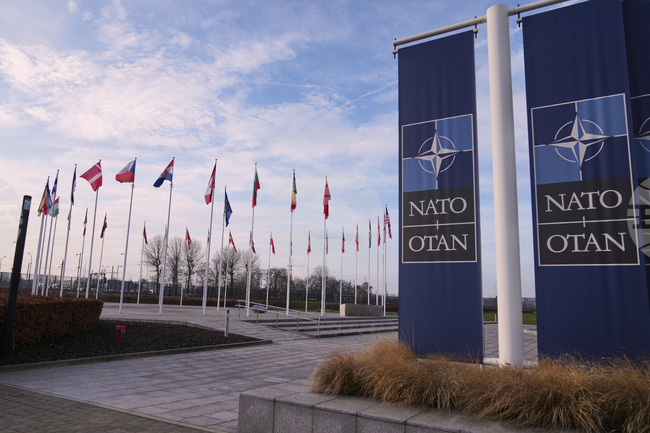 Конвой от кораби на военноморските сили на страни членки на НАТО акостира в испанско пристанище за провеждане на учения 