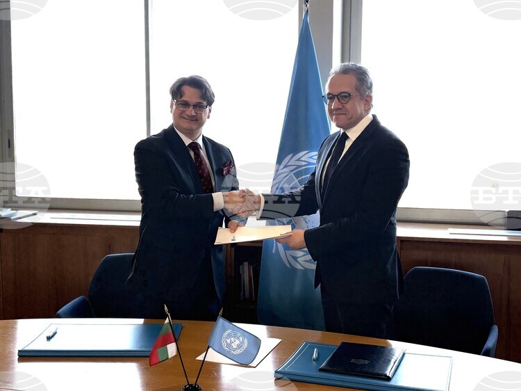 Culture Minister, UNESCO Chief Sign Agreement Officially Granting Centre for Underwater Archaeology in Sozopol Category 2 Status