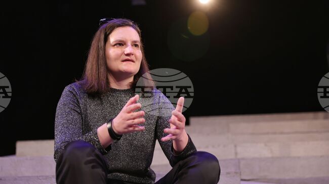 Надявам се с постановката "Краят след теб" да разчовъркаме емоционално и психологически хората, каза за БТА режисьорката Надя Панчева