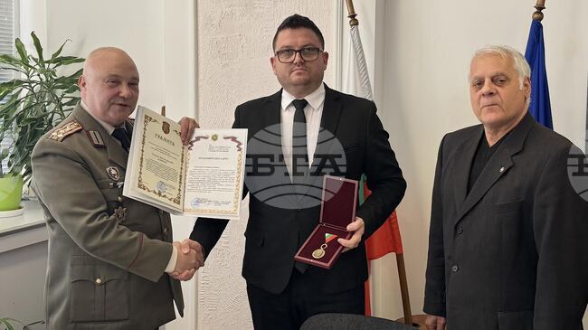Областният управител на Стара Загора Неделчо Маринов беше отличен от Министерството на отбраната за дейността си за съхраняването на военноисторическото наследство