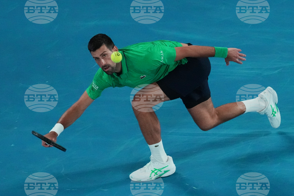 Десеткратният шампион Новак Джокович стартира с победа на Откритото първенство на Австралия по тенис, записа успех номер 100 в турнира