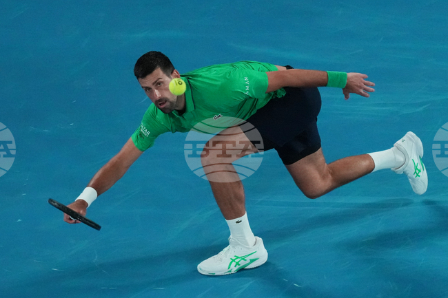 Десеткратният шампион Новак Джокович стартира с победа на Откритото първенство на Австралия по тенис, записа успех номер 100 в турнира