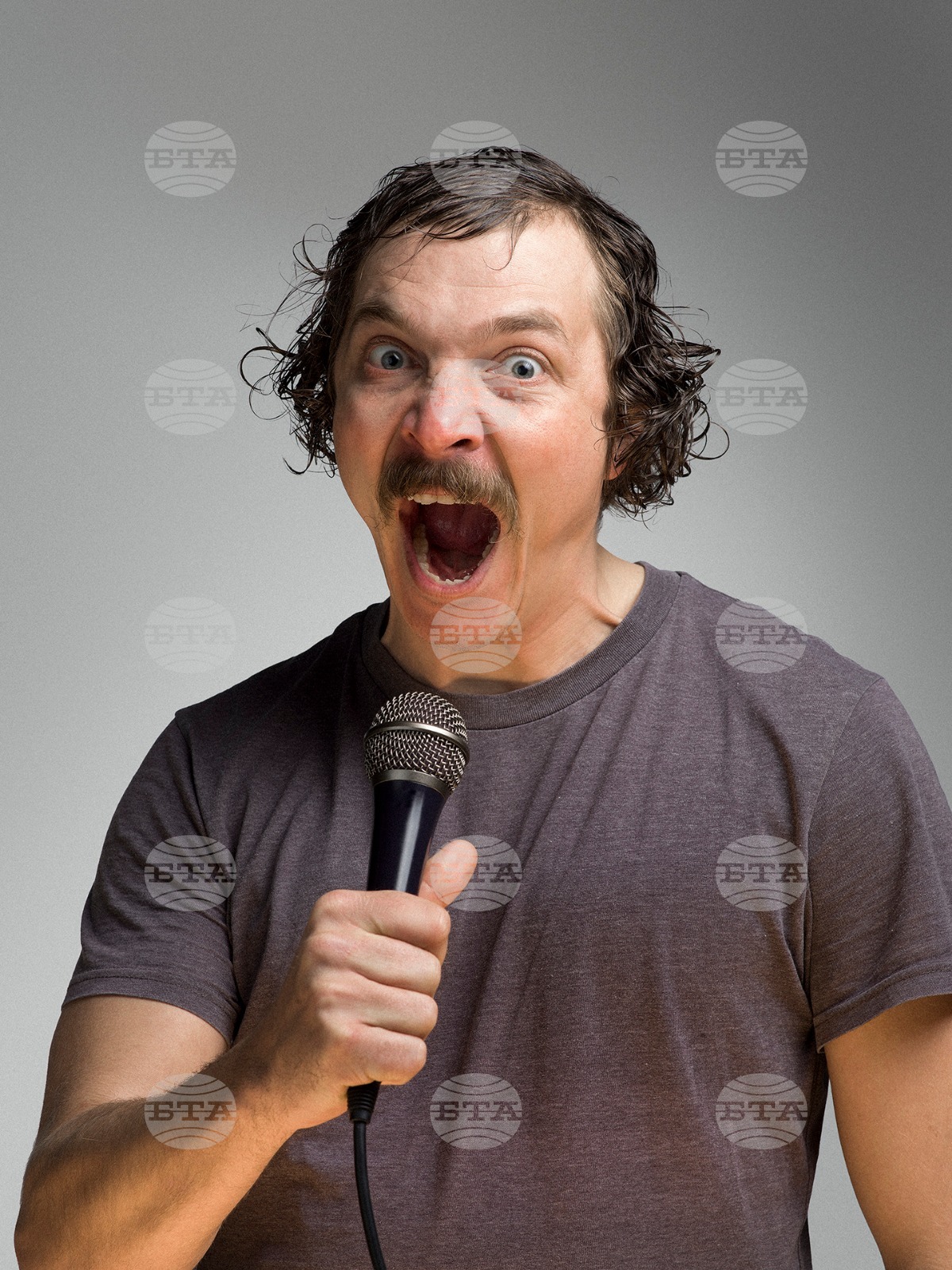 Актьорът Йордан Ръсин изгражда образ на подземния човек, вдъхновен от Достоевски