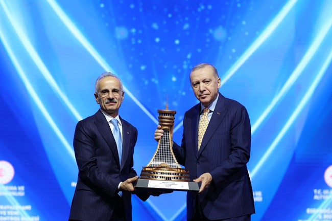 Ердоган откри нова писта, кула и зона за товари към летището в Анкара 