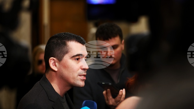 Нека да видим какво ще стане, защото засега имаме един "нероден Петко", каза Александър Рашков от ИТН за обръщението на президента Румен Радев