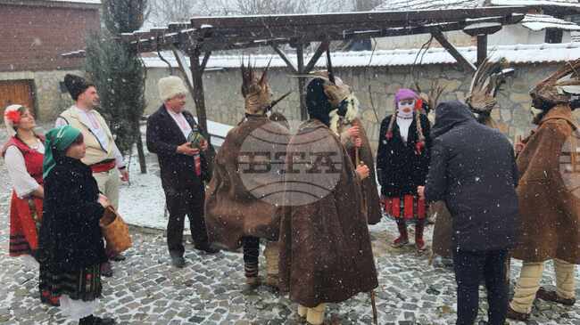 Къпачите от Кула за втора година ще бъдат посрещнати на площада в града, за да изпълнят 