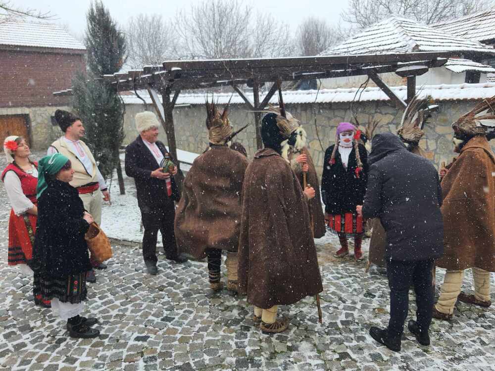 Къпачите от Кула за втора година ще бъдат посрещнати на площада в града, за да изпълнят традиционния си обичай