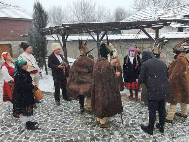 Къпачите от Кула за втора година ще бъдат посрещнати на площада в града, за да изпълнят традиционния си обичай