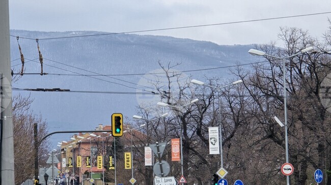 Започнаха 72-часови проби на нов пешеходен светофар на булевард „Георги Данчев“ в Сливен