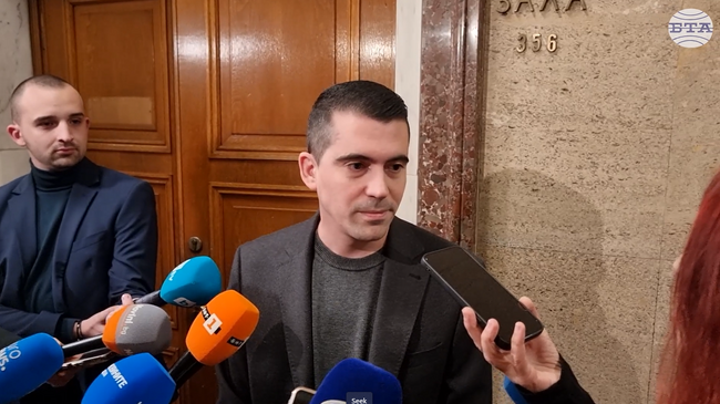 Нека да видим какво ще стане, защото за сега имаме един "нероден Петко", каза Александър Рашев от ИТН за обръщението на президента Румен Радев