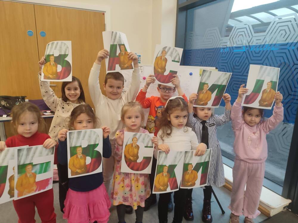 Урок, посветен на Васил Левски, имаха децата от подготвителна група в Българското училище „Иван Вазов“ в Престън, Великобритания