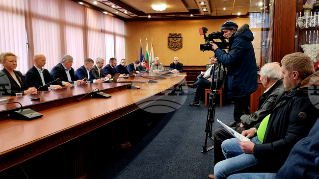 До края на месеца ще бъде възложено пълно обследване на Аспаруховия мост във Варна, каза председателят на АПИ