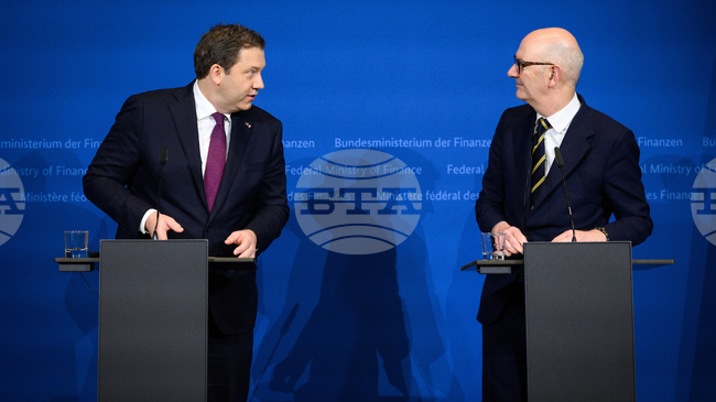 Г-7 да възстанови доверието и да избягва едностранни мерки призова френският финансов министър