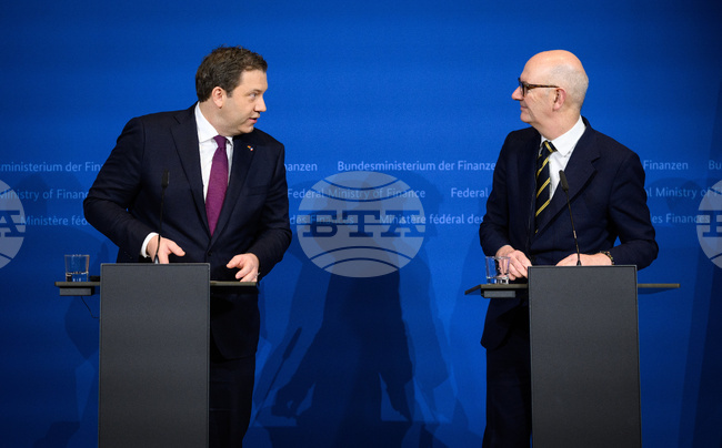 Г-7 да възстанови доверието и да избягва едностранни мерки призова френският финансов министър