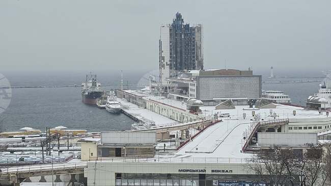 Взривове отекват в Одеса, градът е атакуван с дронове от акваторията на Черно море