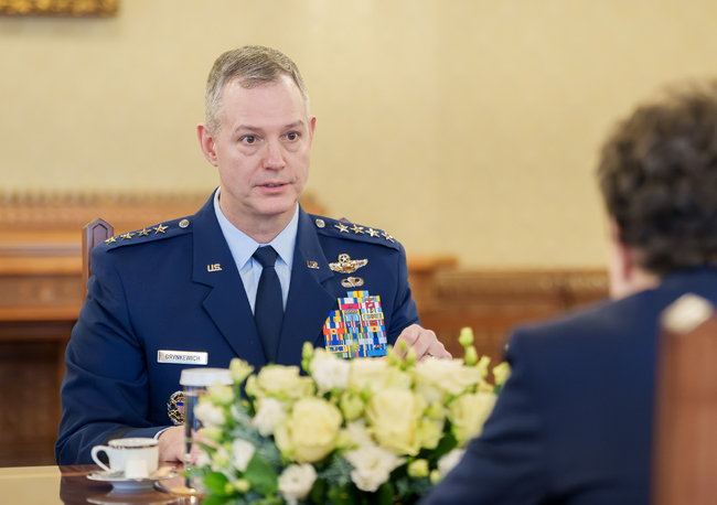 Върховният главнокомандващ силите на НАТО в Европа посети Букурещ и обсъди сигурността на Черно море с президента и премиера на Румъния