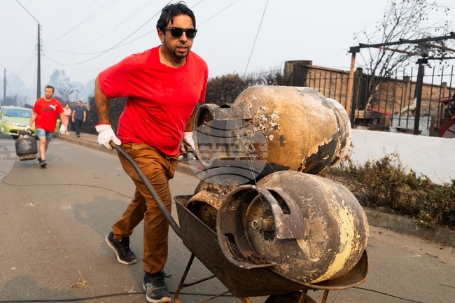 CORRECTION Chile Wildfires