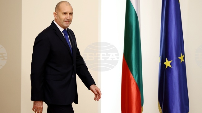 Като очаквана определиха български евродепутати оставката на президента Румен Радев