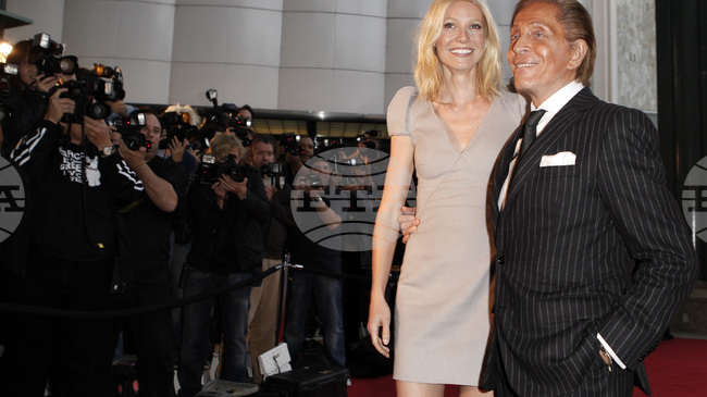 Светът на модата и киното скърби за дизайнера Валентино