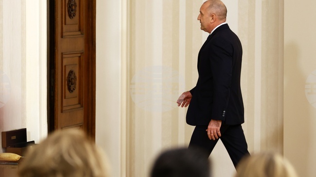 Политици коментираха обръщението на Румен Радев, в което обяви, че ще депозира оставката си като президент