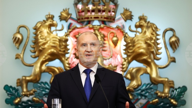 Президентът Румен Радев обяви, че подава оставка; какво следва според Конституцията 