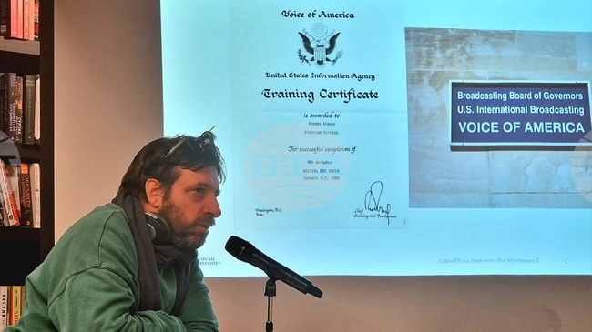 В „Джазът на Америка" Атанас Славов използва контраст, от който се получава знание, каза гл. ас. д-р Методи Методиев от НБУ