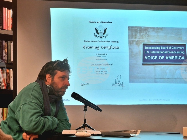 В „Джазът на Америка" Атанас Славов използва контраст, от който се получава знание, каза гл. ас. д-р Методи Методиев от НБУ