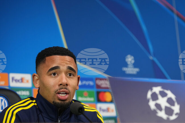 „Знам как се чувства Виктор Гьокереш, но всички го подкрепят“, обясни нападателят на Арсенал Габриел Жезуш