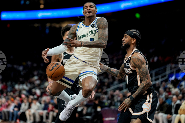 APTOPIX Bucks Hawks Basketball