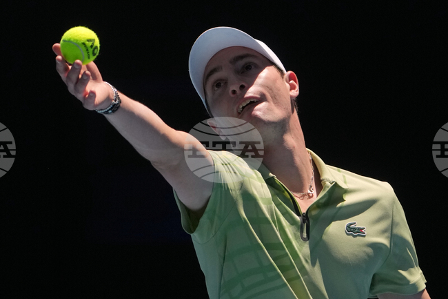 Юго Юмбер победи бившия шампион Даниил Медведев на турнира по тенис в Ротердам