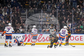 Islanders Canucks Hockey