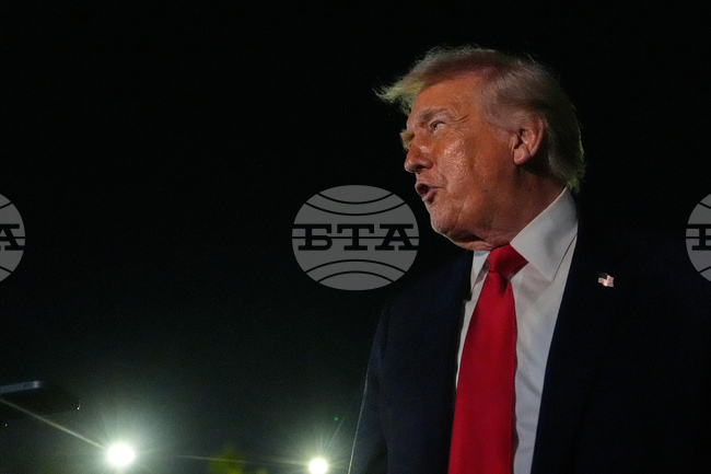 Доналд Тръмп смята, че Европа "няма да се съпротивлява много" на опита му да придобие Гренландия, и заплаши Париж с мита за френските вина